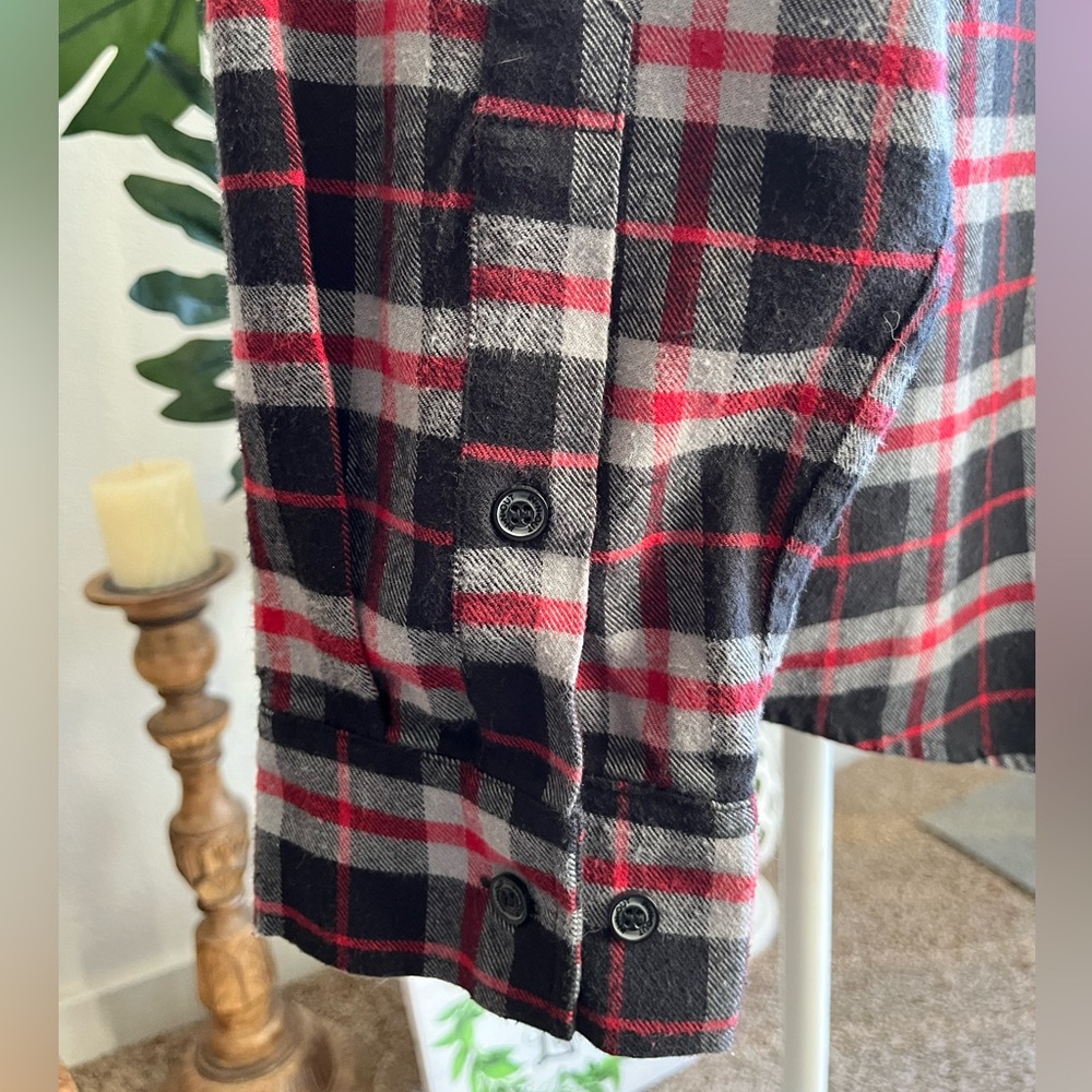 In-N-Out flannel - Picture 4 of 9